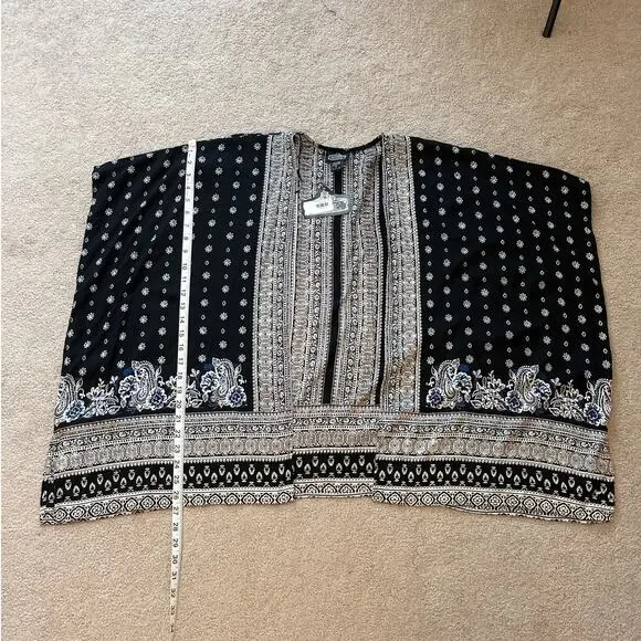 Angie Black White Bandana Print Kimono Sz Medium Boho Festival Beach Western NWT - Picture 6 of 6